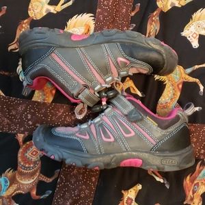 Girls shoes
